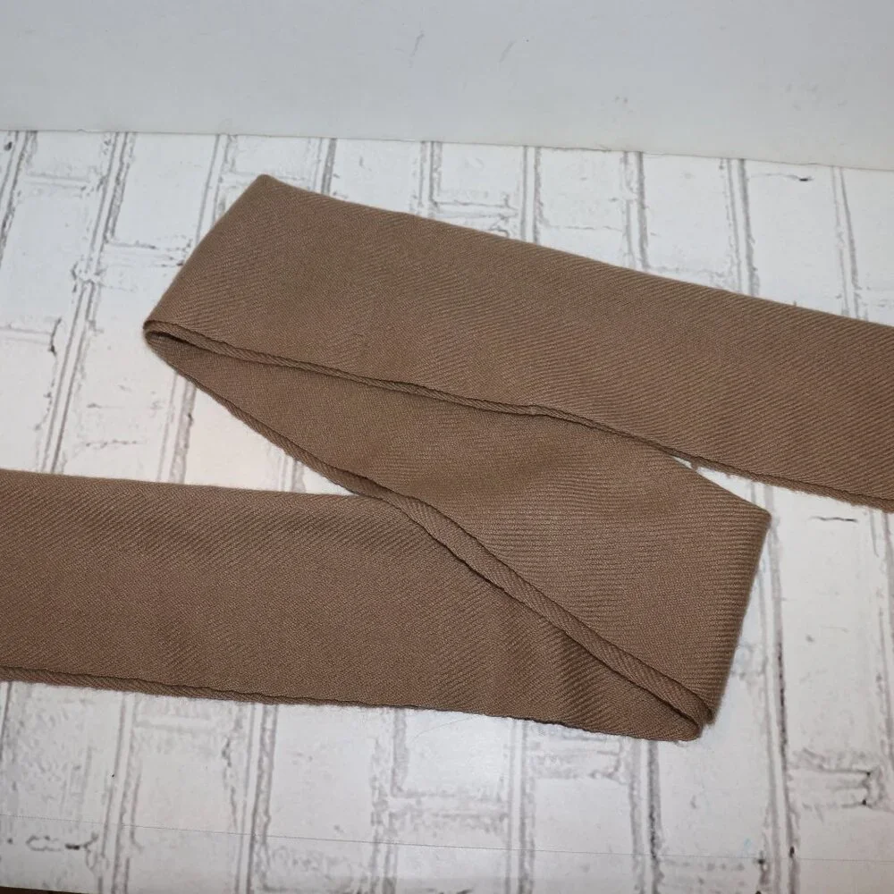 🤎 Beautiful Vintage Tan Scarf with Fringe – 48